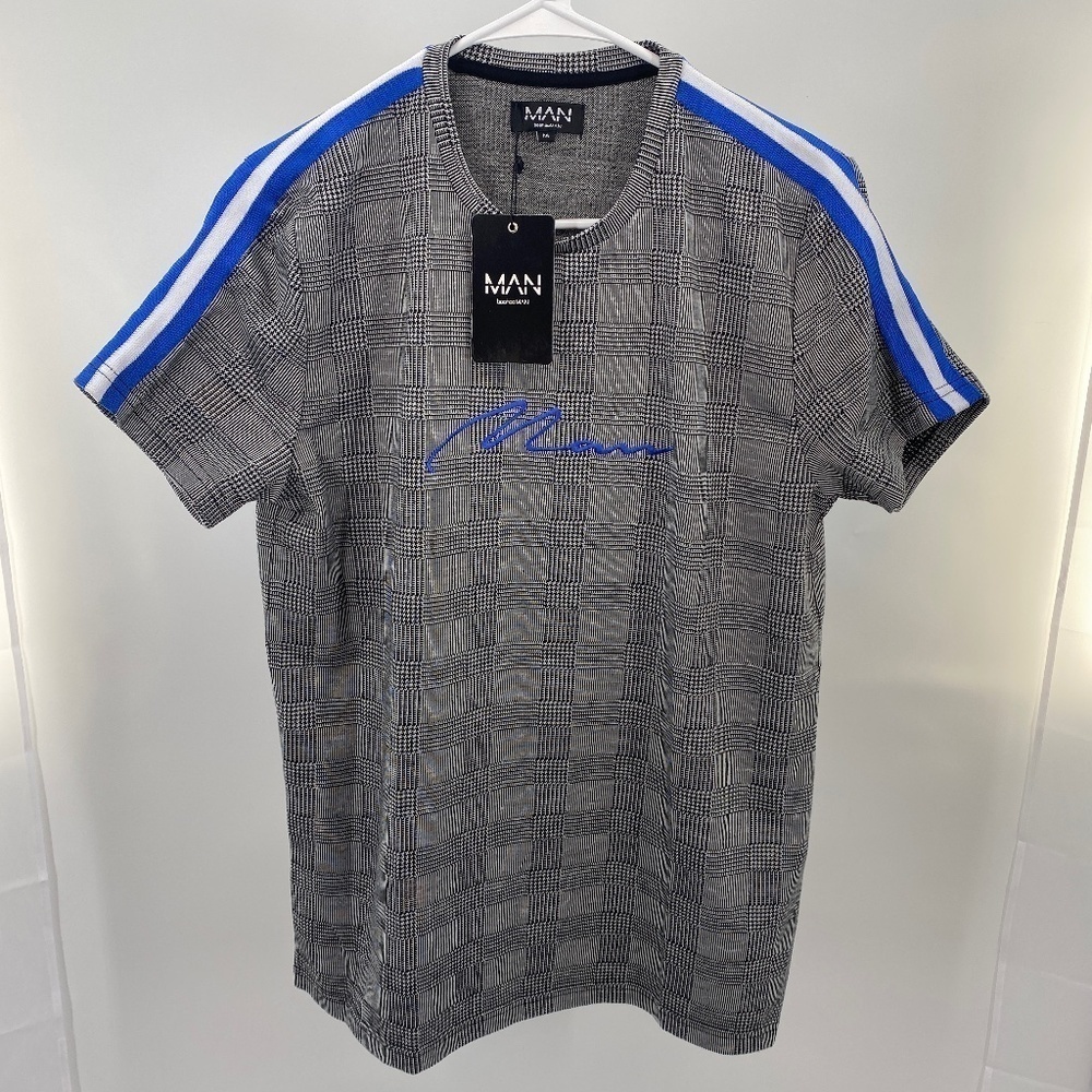 Boohoo Man shirt Size medium. NWT